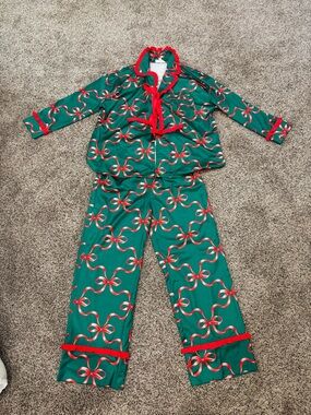 Women’s Green Holiday Bow Print Pajama Set with Red Trim